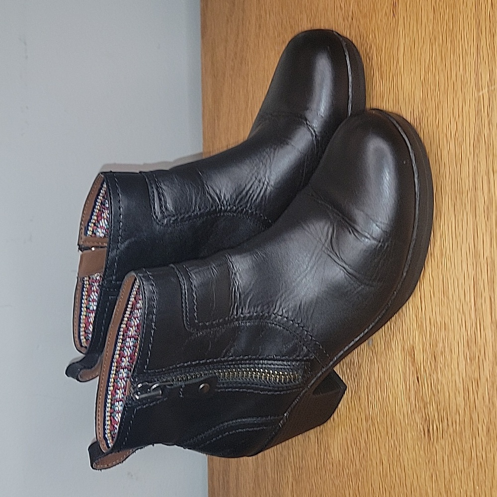 Cobb Hill black booties 7.5